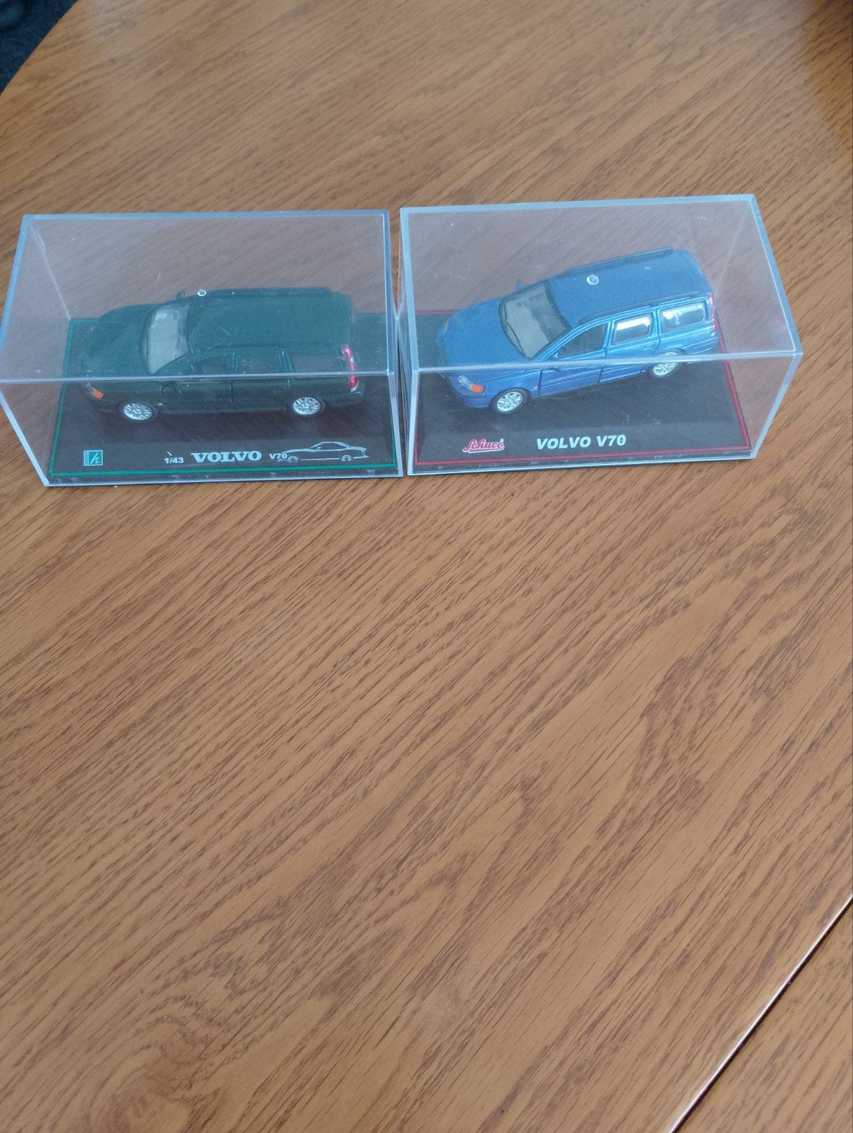Set van 2 Volvo V70 modelauto's (groen en blauw), Hobby en Vrije tijd, Ophalen, Zo goed als nieuw, Overige typen