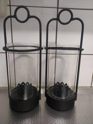 2 prachtige industrieele zwarte windlichten met glas 27cm ho, Ophalen of Verzenden, Zo goed als nieuw, Zwart, Overige materialen