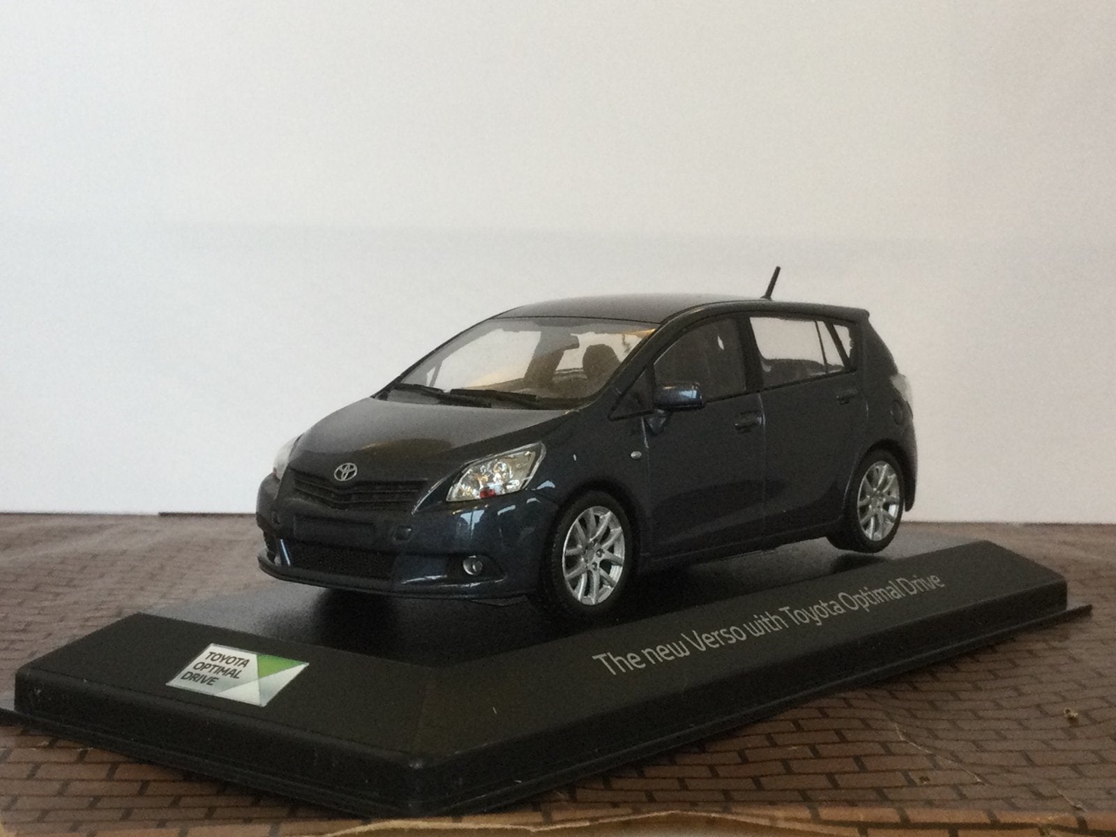 Toyota Verso 2e Generatie 2010 Donkergrijs Minichamps 1:43, Hobby en Vrije tijd, Modelauto's | 1:43, Ophalen of Verzenden, Zo goed als nieuw