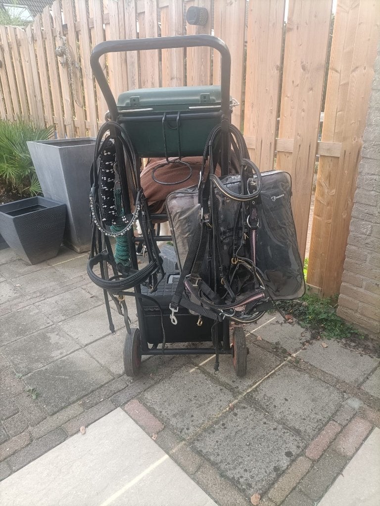 Zadelkar / zadelcaddy op wielen – zeer stevig, Dieren en Toebehoren, Ophalen, Gebruikt, Dressuur