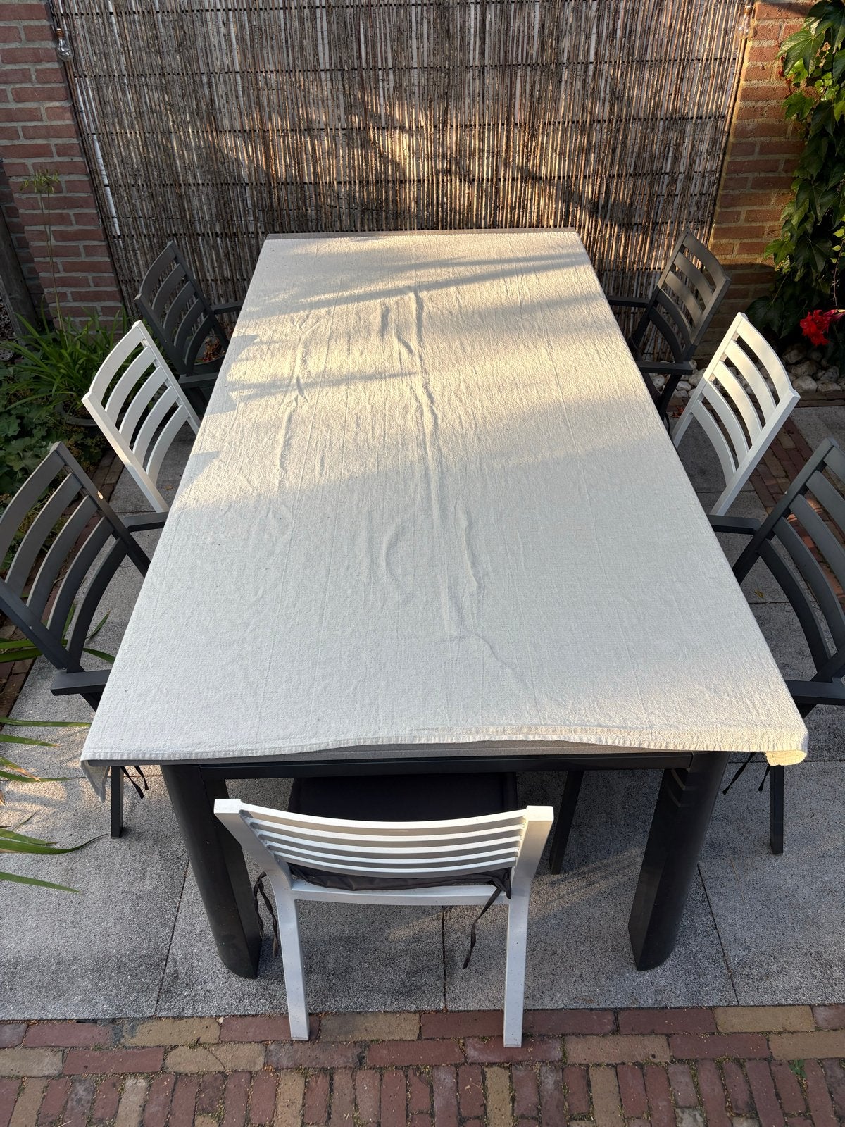 6 aluminium tuinstoelen met kussens (4 grijs, 2 wit), Ophalen, Gebruikt, Aluminium, Stapelbaar