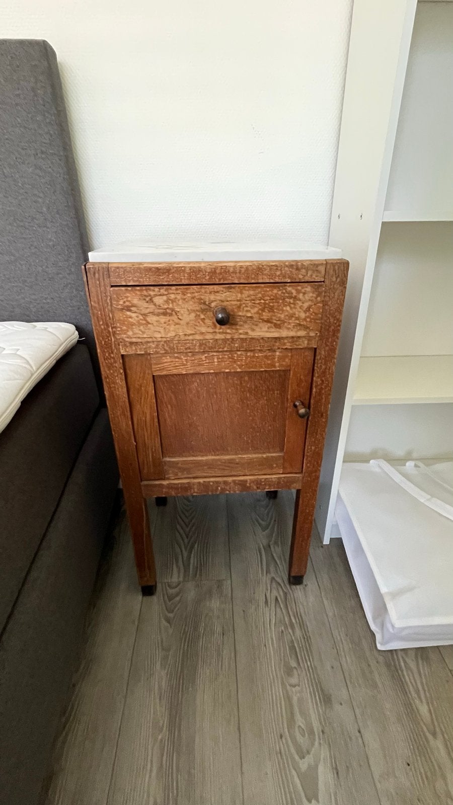 Vintage/antiek nachtkastje met marmeren plaat, Ophalen, Gebruikt, Minder dan 45 cm, 55 tot 70 cm