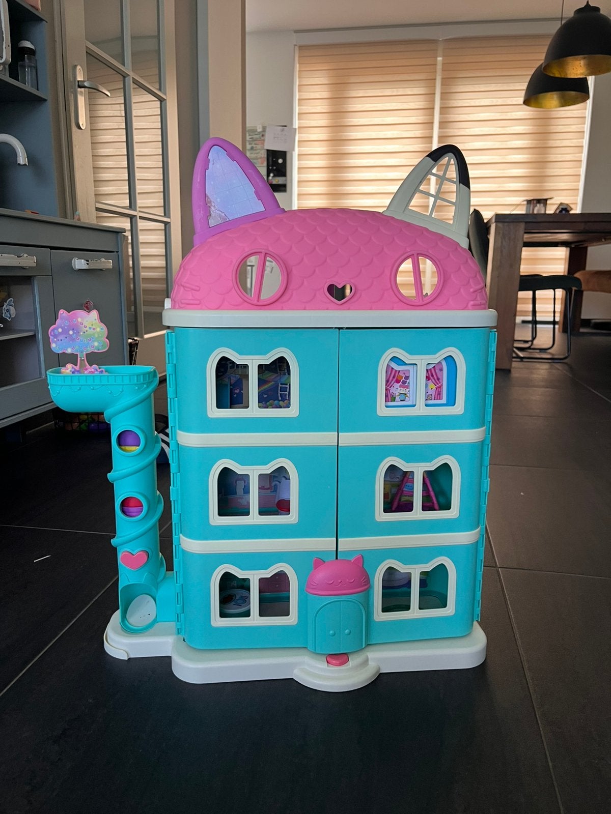 Gabby’s Dollhouse / Poppenhuis speelhuis met accessoires, Ophalen, Zo goed als nieuw, Poppenhuis