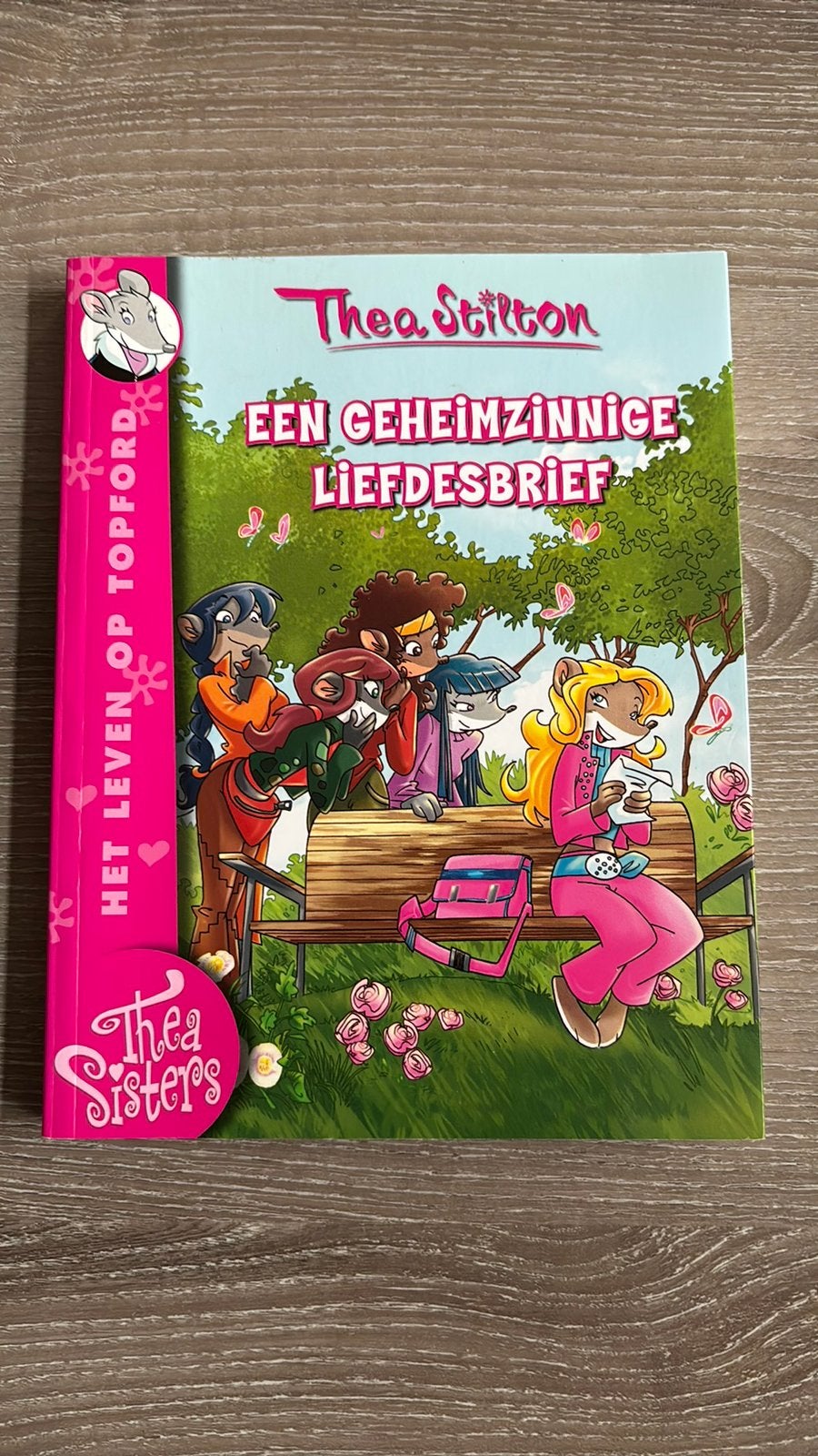 Thea Stilton - (9) Een geheimzinnige liefdesbrief (paperback, Boeken, Ophalen of Verzenden, Zo goed als nieuw, Fictie algemeen