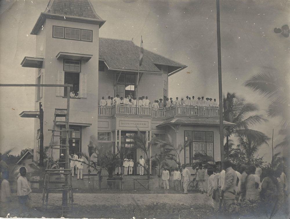 Foto Societeit Lenggang Lhokseumawe Atjeh, Nederlands-Indië, Gebruikt, Foto, Ophalen of Verzenden, Gebouw