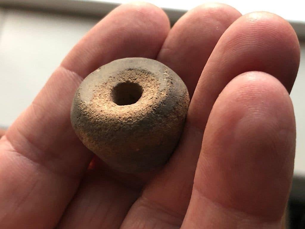 Bodemvondst Romeinse SPINSTEEN intact  2000jr oud !, Ophalen of Verzenden