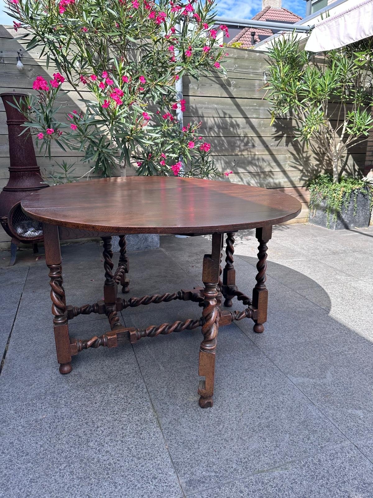 Antieke eiken gateleg tafel met gedraaide poten, Ophalen