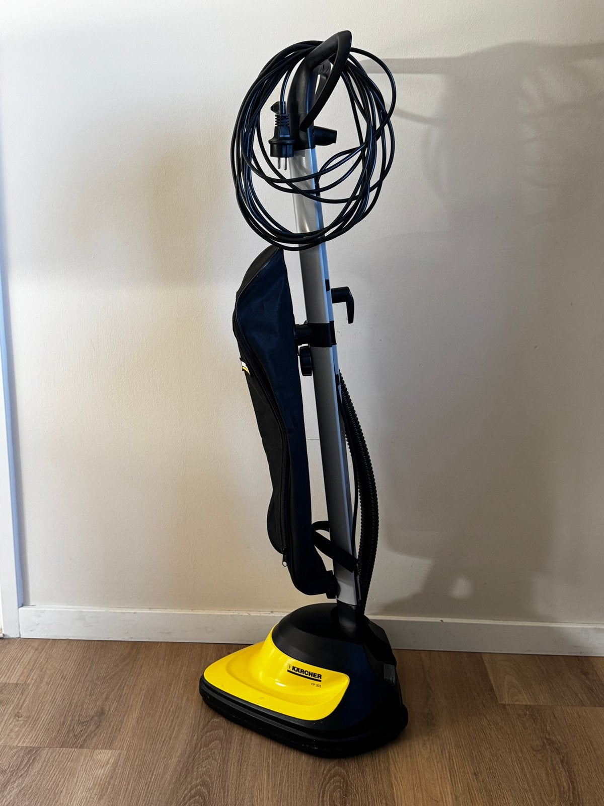 Kärcher vloerpoetsmachine, Doe-het-zelf en Verbouw, Ophalen, Gebruikt, Schrobmachine