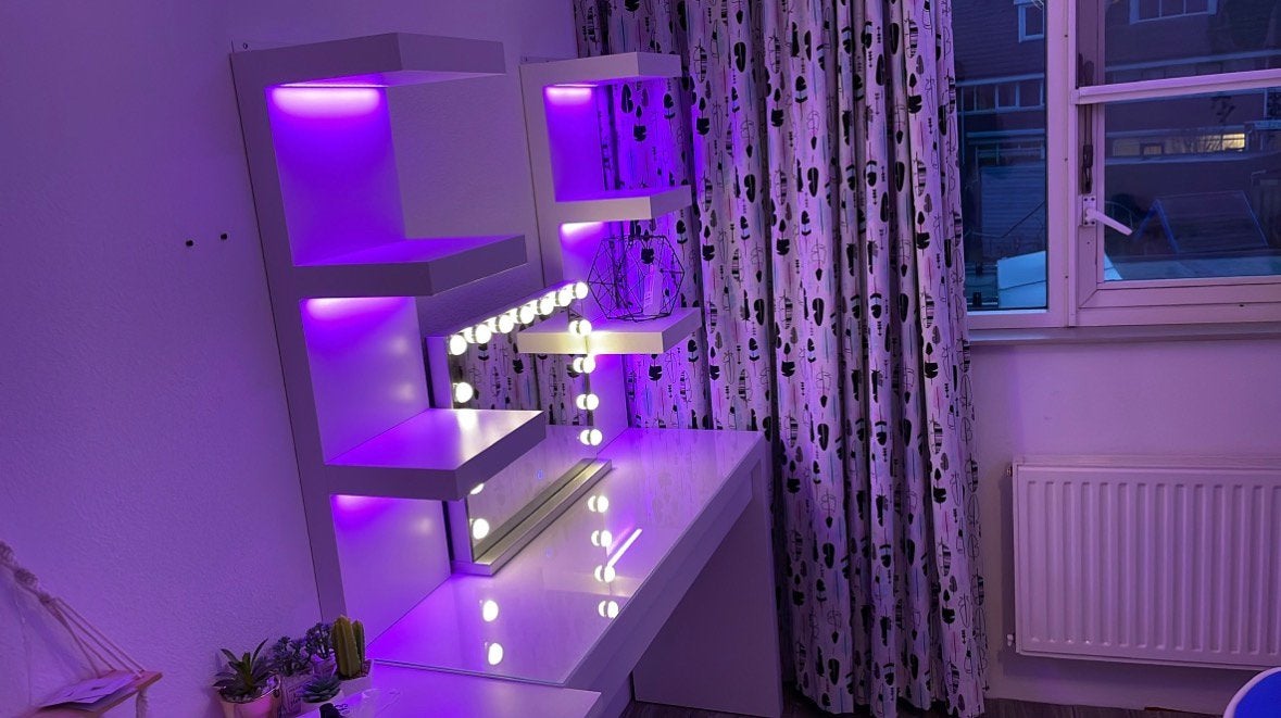 Tiener kamer.  IKEA planken kast met verlichting, Ophalen, Met plank(en), 100 tot 150 cm, Zo goed als nieuw