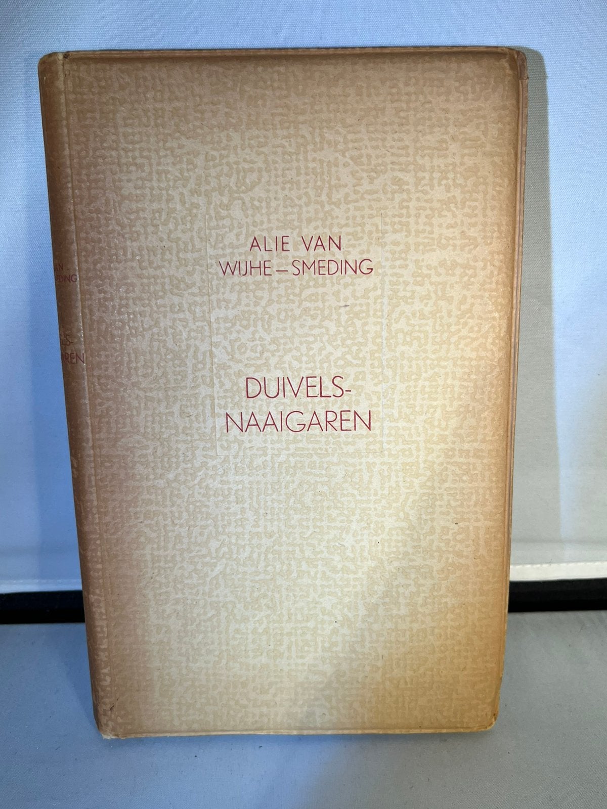 Alie van Wuje-Smeding - Duivels-Naaigaren (1940), Boeken, Ophalen of Verzenden, Gelezen, Nederland