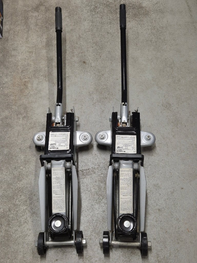 Garagekrik, 2000Kg, 2 stuks, Auto diversen, Krikken, Zo goed als nieuw, Garagekrik, Hydraulisch, Ophalen