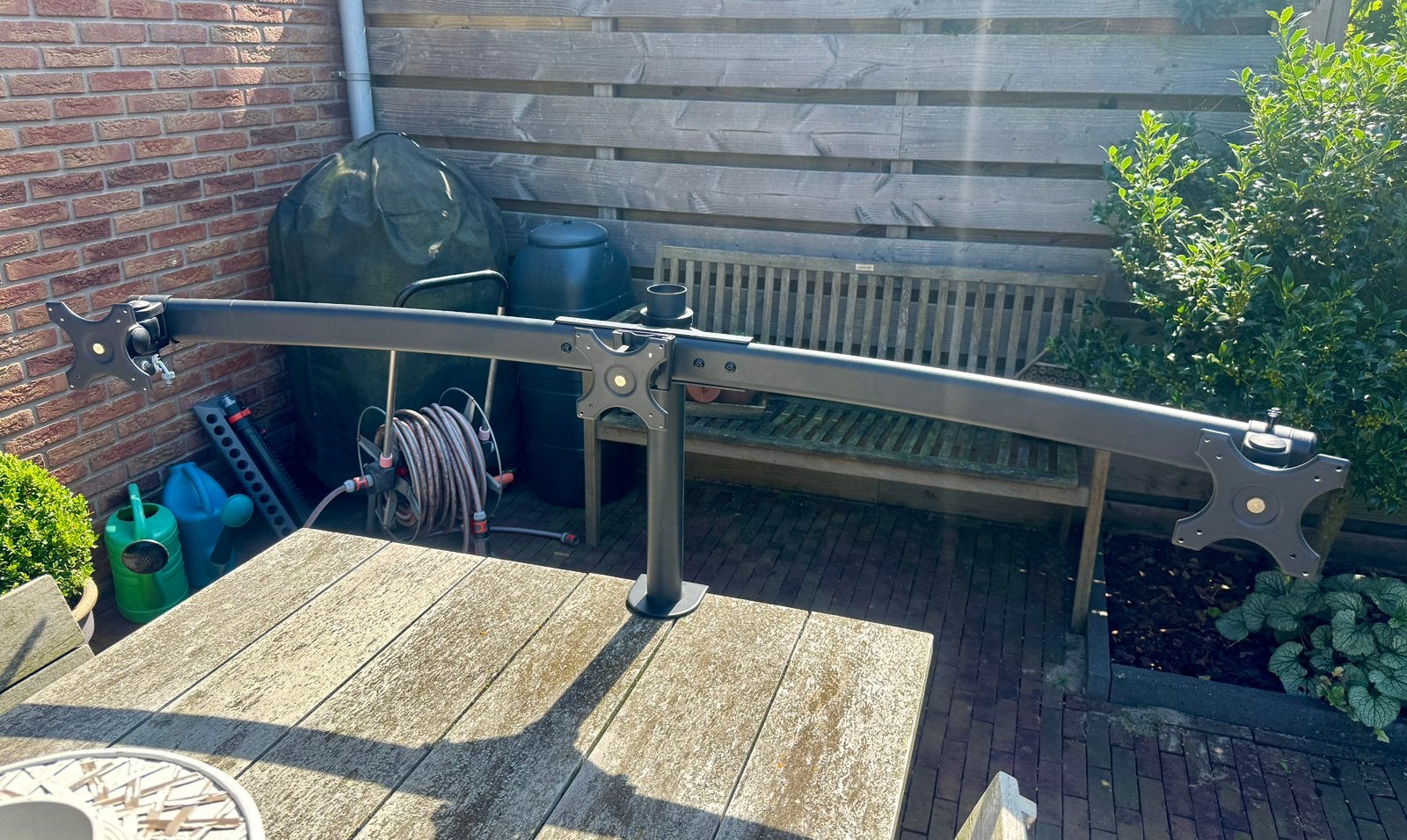 NewStar  3-voudige monitorarm 140 cm breed VESA verstelbaar, Computers en Software, Monitoren, Ophalen, In hoogte verstelbaar