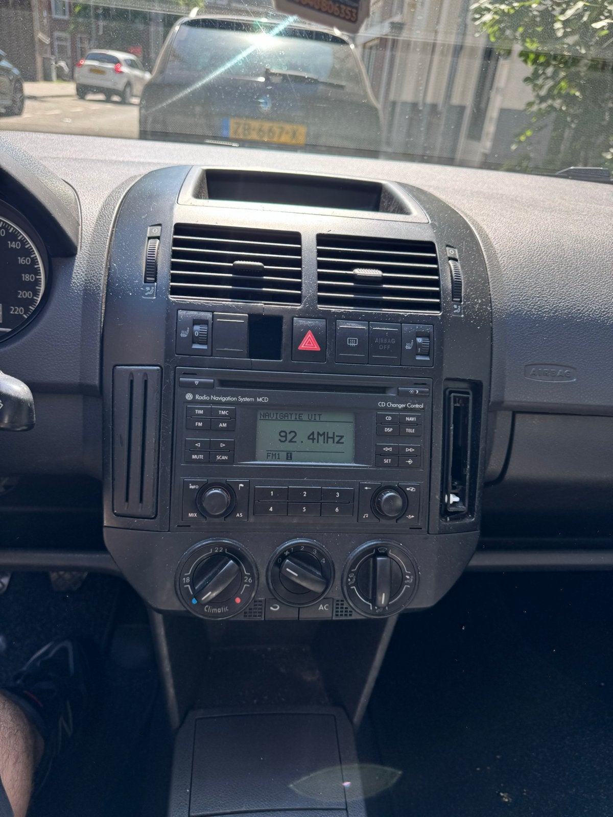 Foto 11 van Volkswagen Polo 1.4 16V 59KW 2007 Zwart