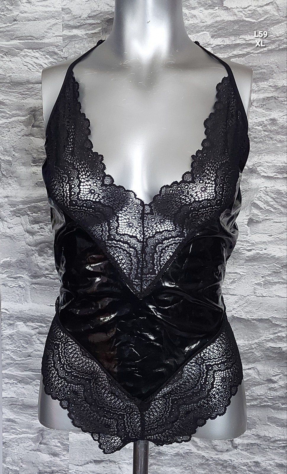 Kinky Zwarte kanten body met lak details, Onbekend, Ophalen of Verzenden, Zwart, Body of Korset