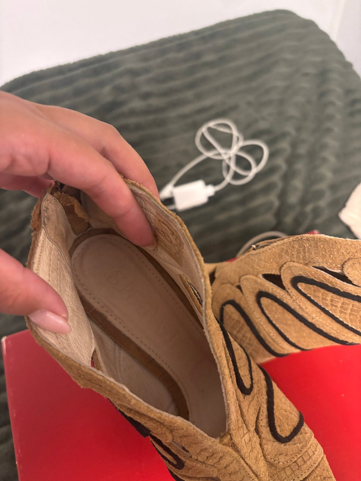 Stijlvolle open-teen hakken met slangenprint en suède detail, Ophalen, Gedragen, Bruin, Schoenen met hoge hakken