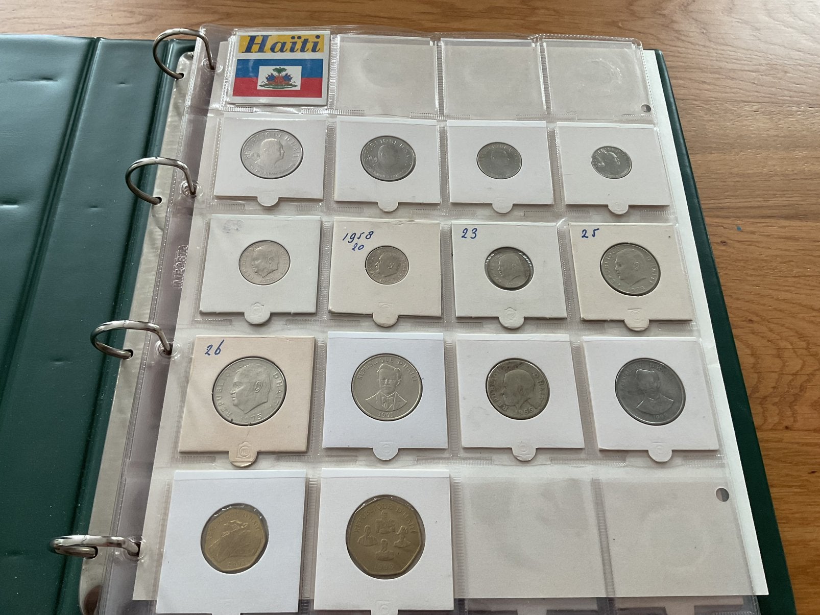 Album met munten buitenland, Postzegels en Munten, Munten en Bankbiljetten | Verzamelingen, Ophalen of Verzenden, Buitenland, Munten