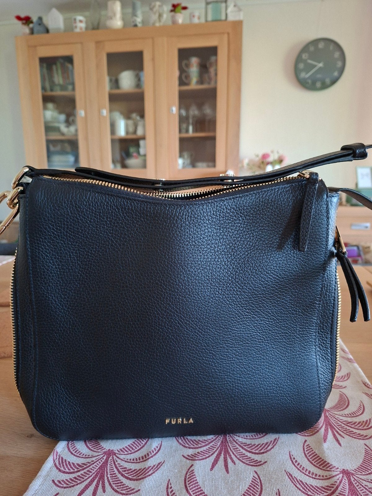 Furla tas Zwart Leer met Gouden Details, Ophalen of Verzenden, Zo goed als nieuw, Zwart