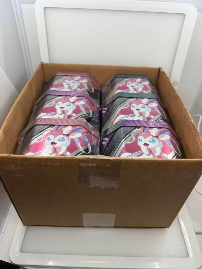 Pokémon V Heroes Tins - Sylveon V & Espeon V (Doos), Ophalen of Verzenden, Nieuw, Overige typen