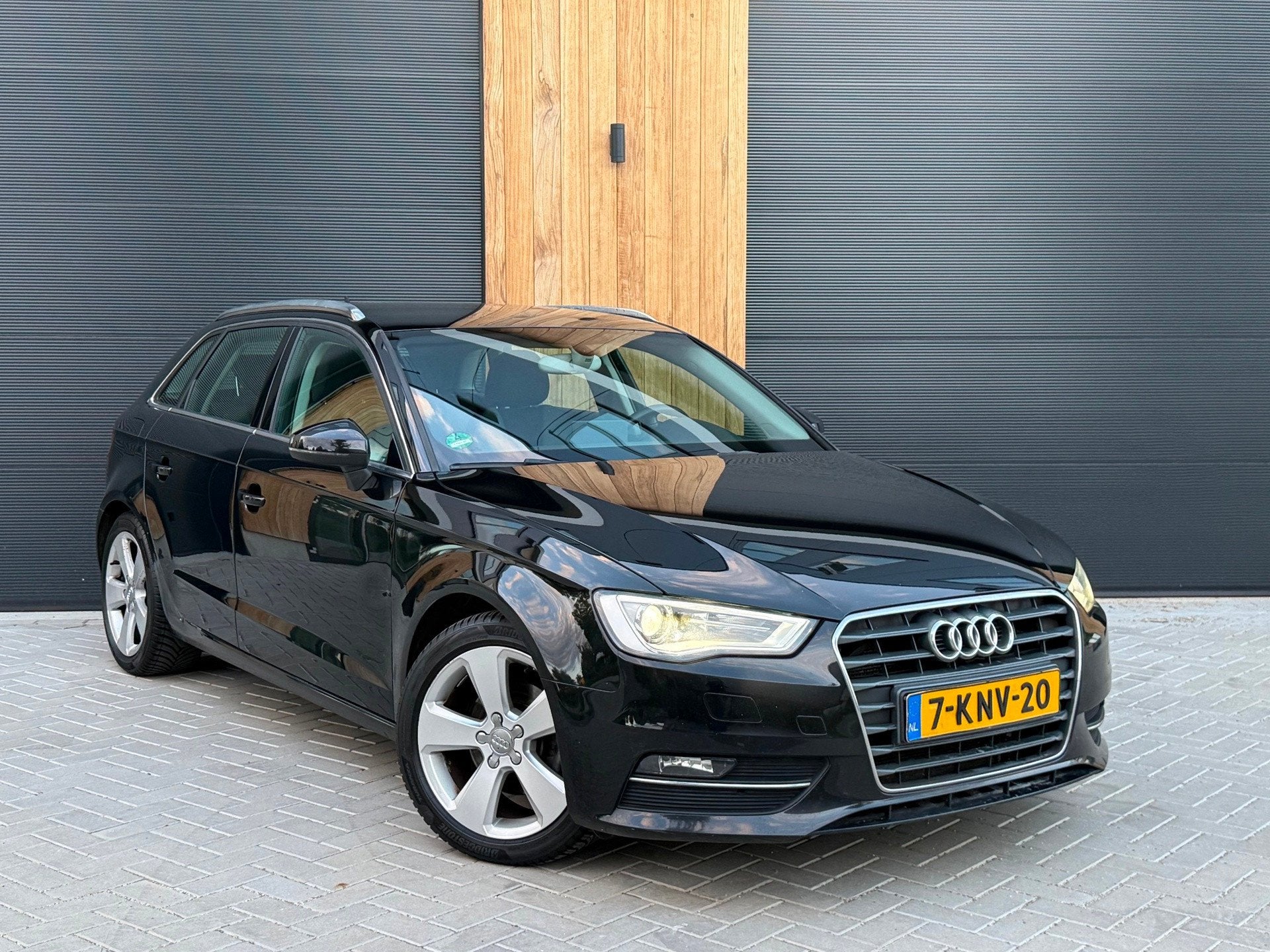 Audi A3 Sportback 2.0 TDI 150PK Pro Line plus (bj 2013) XENO, Auto's, Voorwielaandrijving, Euro 5, Stof, Gebruikt