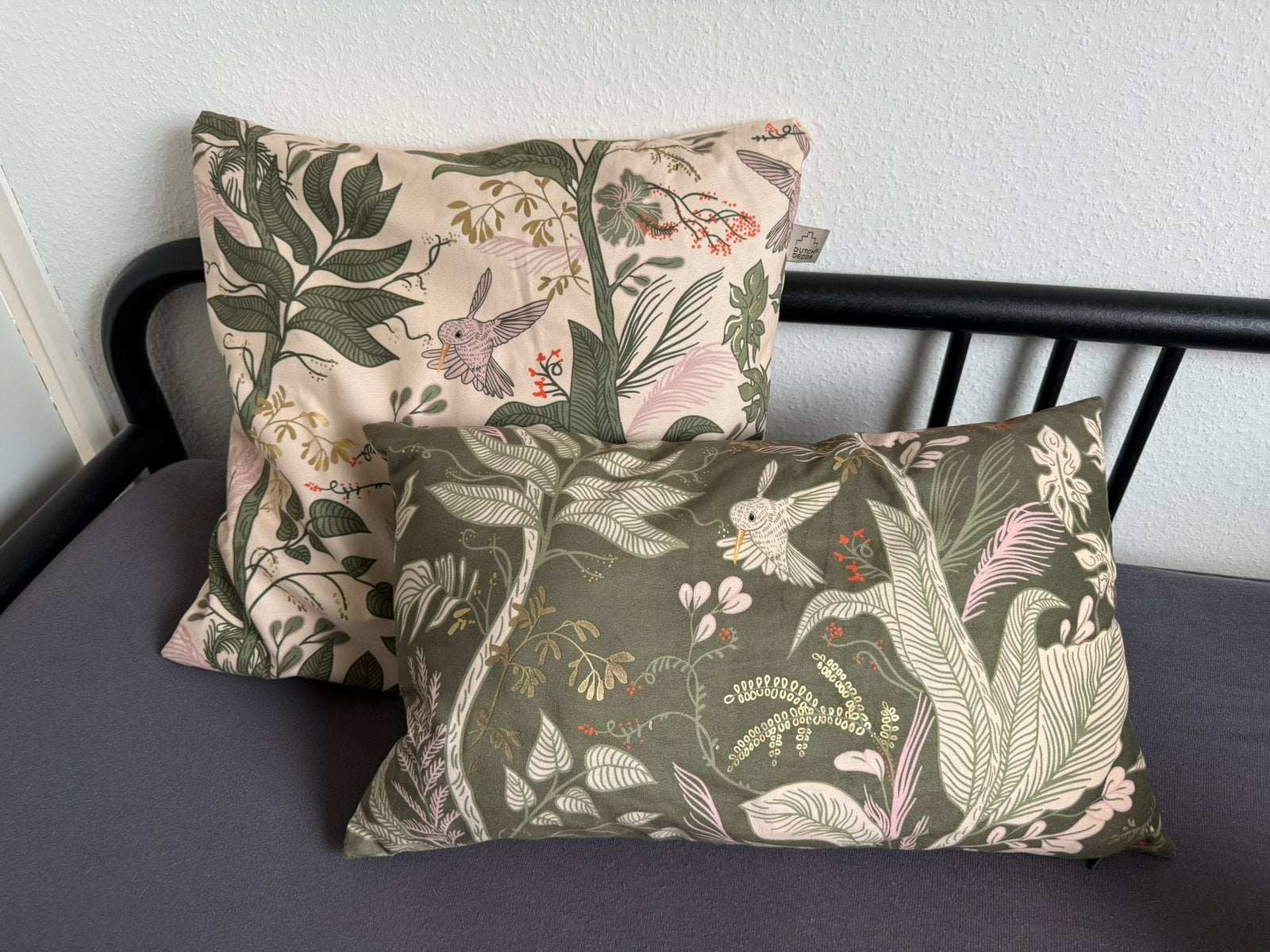 Nieuwe Dutch Decor SCARLET Mayfly kussen set 45x45 en 50x30, Inclusief binnenkussen, Nieuw, Ophalen of Verzenden, Sierkussen