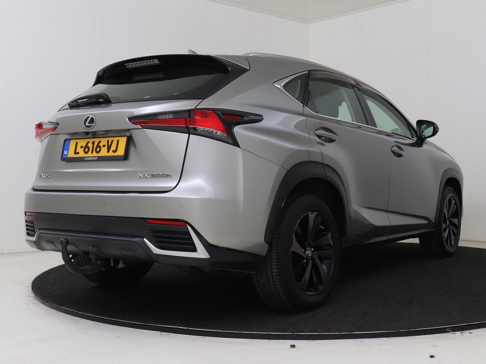 Lexus NX 300h AWD Sport Edition | Trekhaak | Safety System |, Automaat, Gebruikt, 1760 kg, Leder