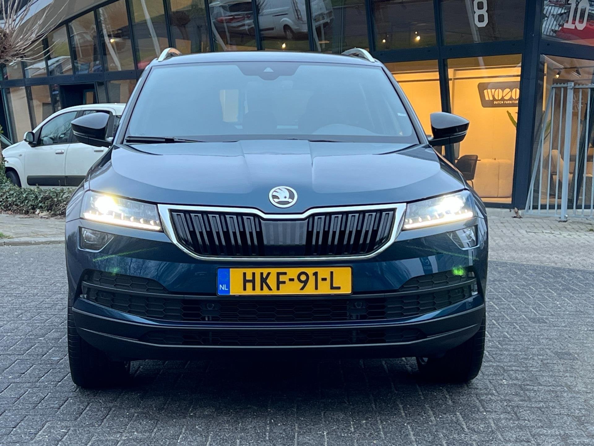 Skoda KAROQ 1.5 TSI ACT DSG-7 125 YEARS EDITION LED NAVI!, Auto's, Dealer onderhouden, Stof, 4 cilinders, 150 pk