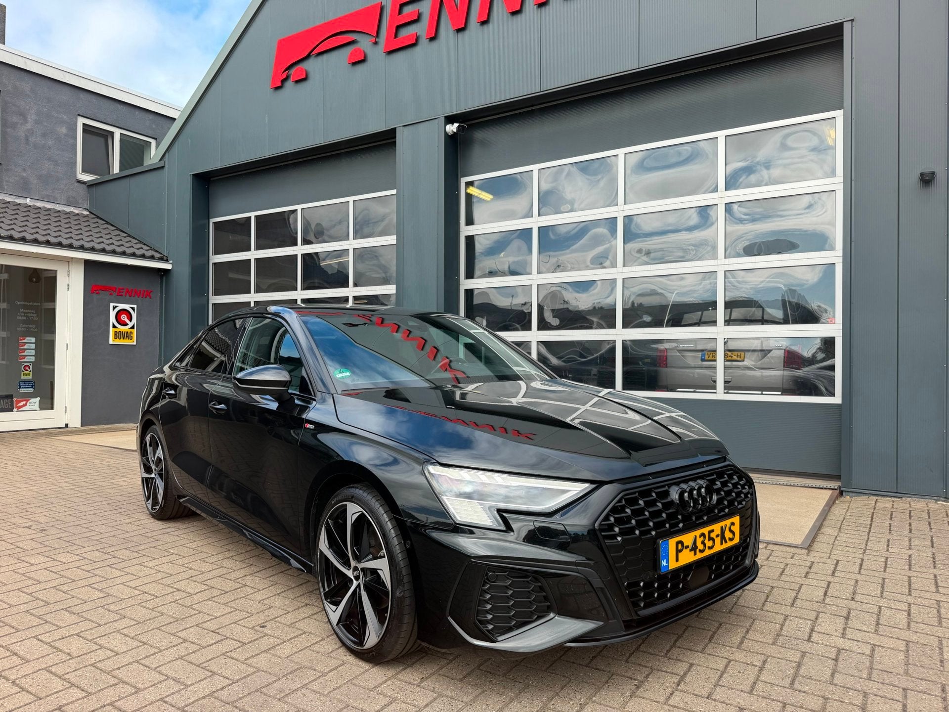 Audi A3 Limousine 35 TFSI S edition S-Line / Matrix LED / Vi, Auto's, Audi, 4 cilinders, 150 pk, Leder en Stof, Zwart