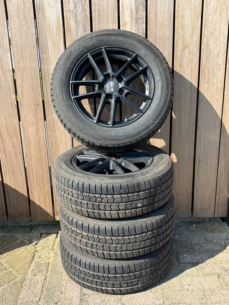 17 Inch Winterset Suzuki Vitara 215/55/17 Nexen NIEUW, Auto-onderdelen, Ophalen, Banden en Velgen, 17 inch, Winterbanden