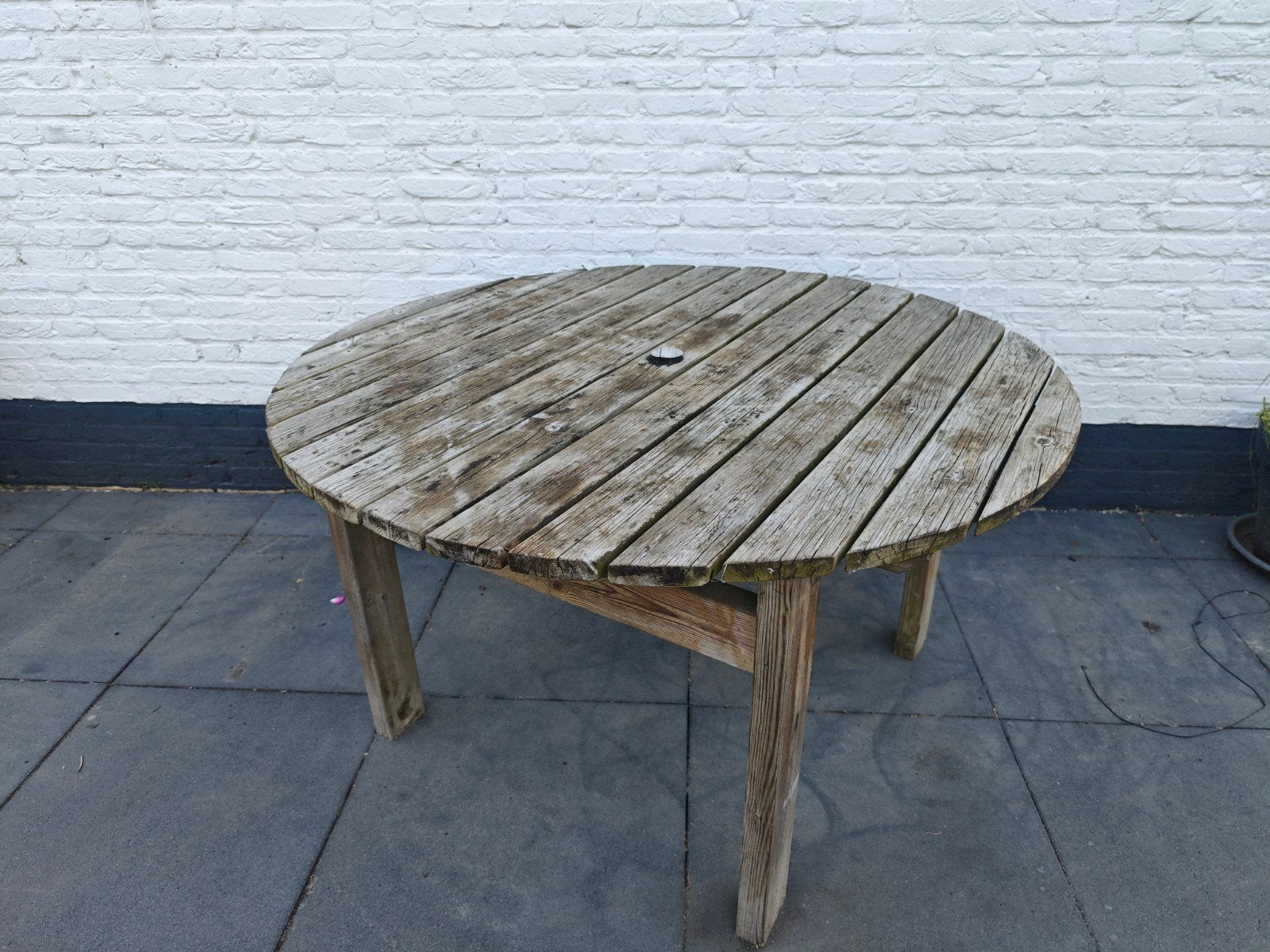 Robuuste houten tuintafel - Rond - 130 cm doorsnee, Tuin en Terras, Ophalen, Gebruikt, Rond, Hout
