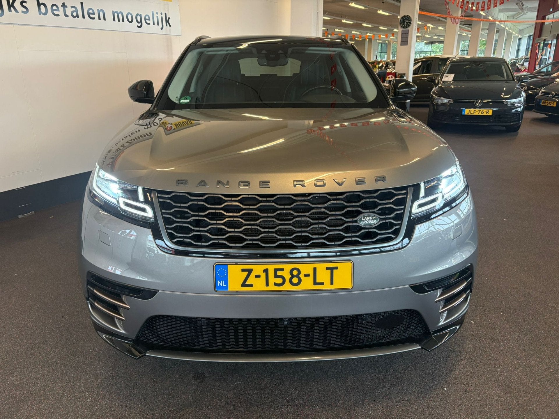 Land Rover Range Rover Velar 2.0 P300 Turbo AWD R-Dynamic HS, Auto's, Land Rover, Automaat, Gebruikt, 4 cilinders, Met garantie (alle)
