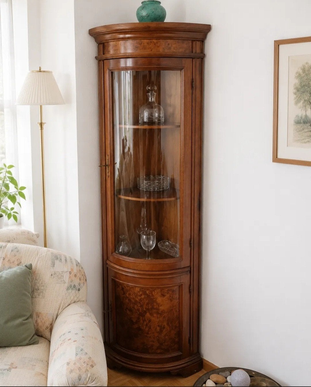 Elegante Hoekvitrinekast  Notenhout, Ophalen