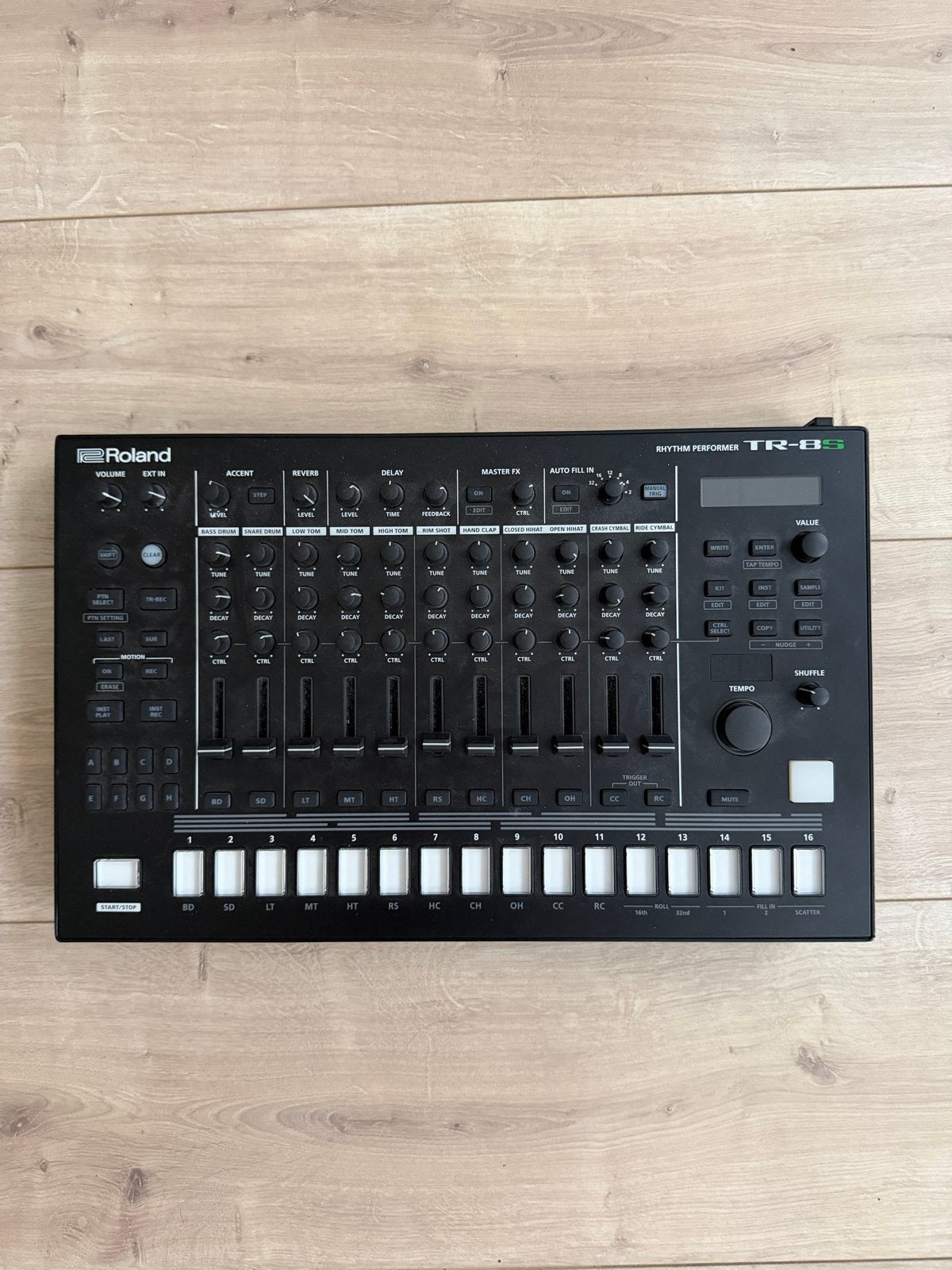 Roland TR-8S Rhythm Performer drumcomputer, Ophalen of Verzenden, Zo goed als nieuw, Overige aantallen, Roland