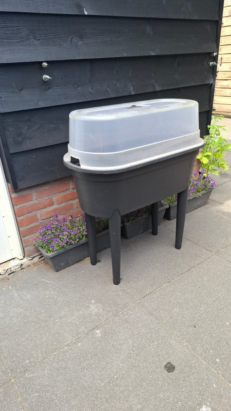 Kweekbak op poten met deksel, Ophalen, Gebruikt, Kweekbak