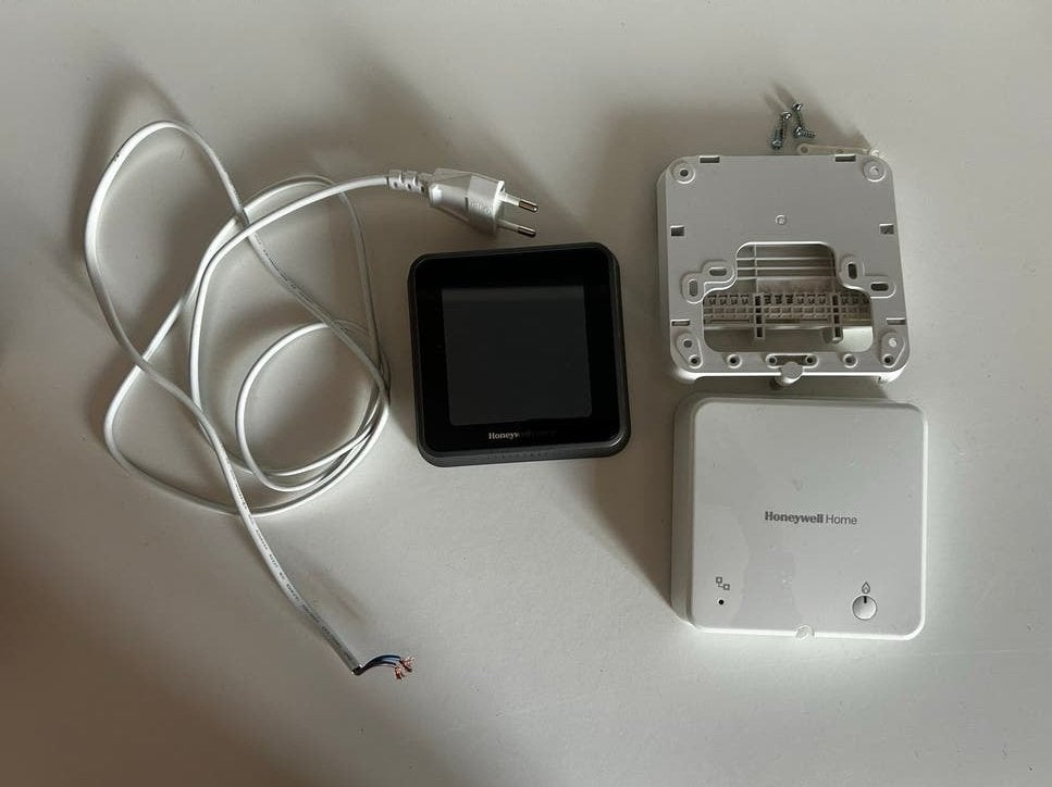 Honeywell Home Slimme Thermostaat bedraad (R4H81), Ophalen of Verzenden, Slimme thermostaat, Gebruikt