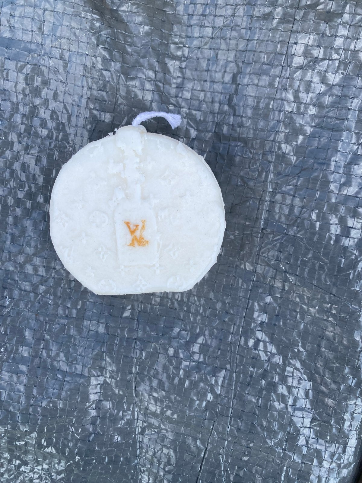 Witte kaars met LV-logo, Overige materialen, Wit, Nieuw, Ophalen of Verzenden