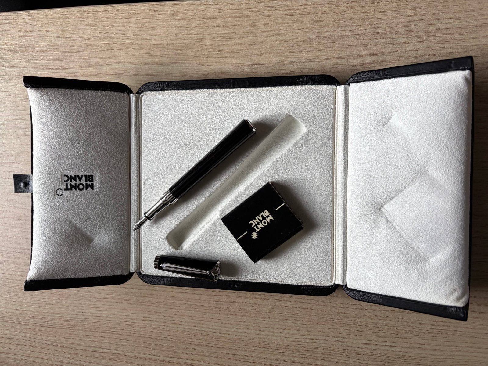 Montblanc Marlene Dietrich Special Edition Vulpen - Nieuw, Verzamelen, Ophalen, Nieuw, Met doosje, Vulpen