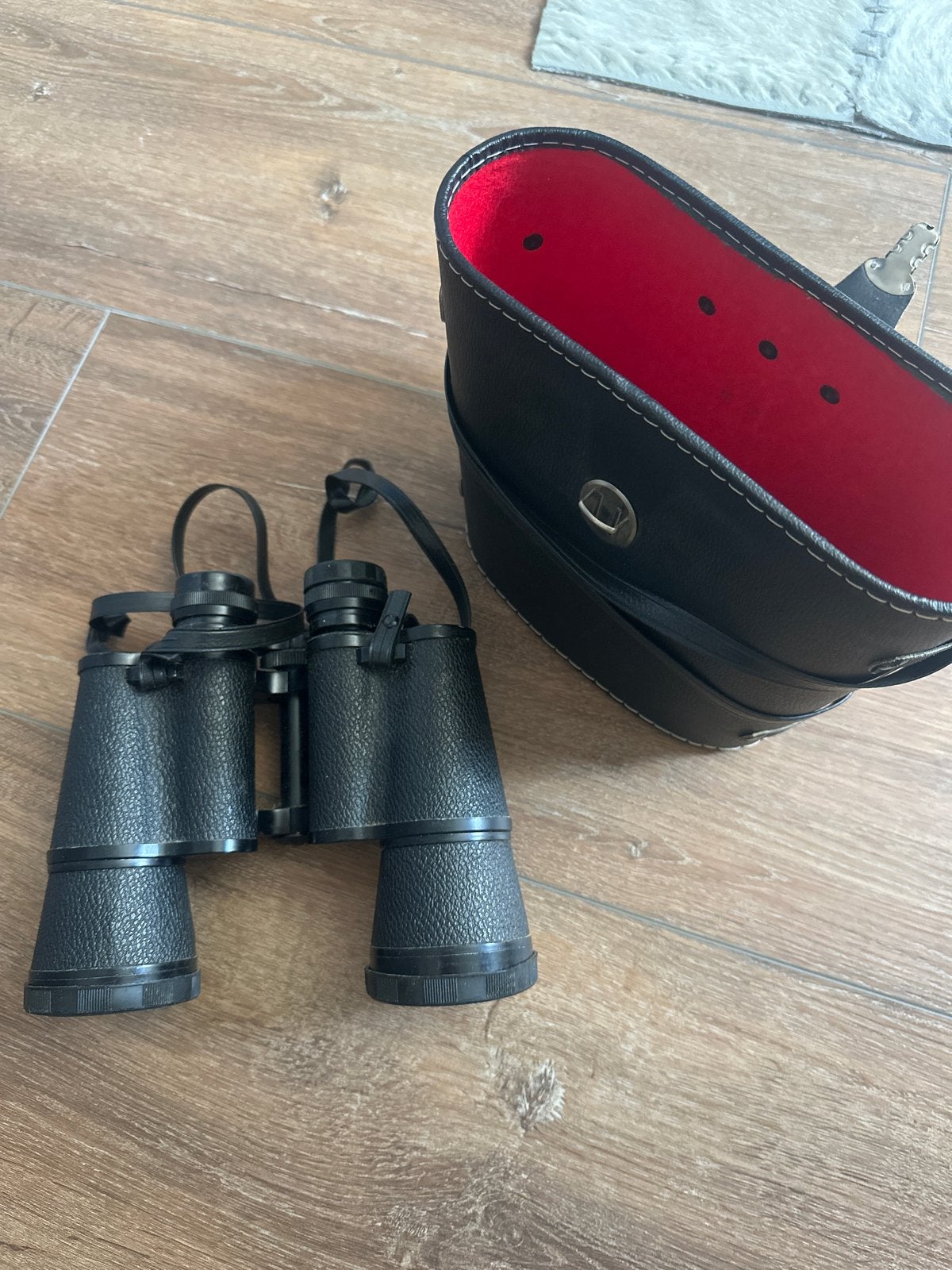 Vintage verrekijker met leren tas, Gebruikt, 8 tot 12x, Met hoes of tas, Porro (met knik)