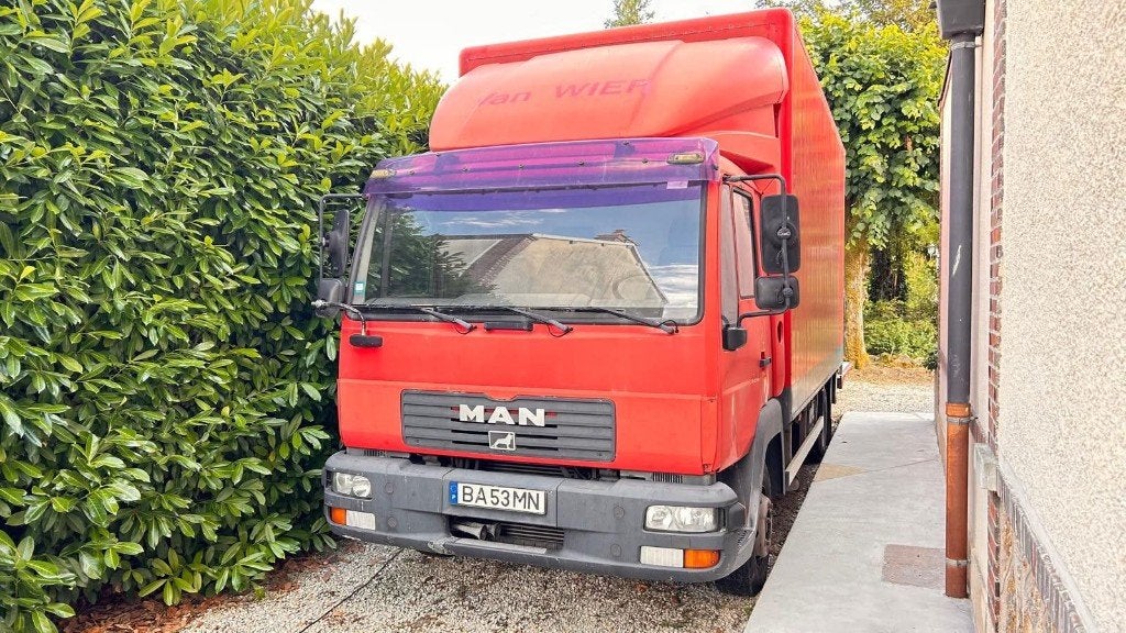 MAN 10.185 LLC verhuiswagen met laadklep, Auto's, Vrachtwagens, MAN, Grijs, Particulier, Onderhoudsboekje