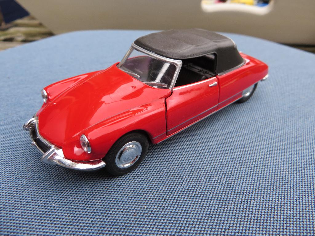 Welly Citroen DS 19 Cabriolet, Hobby en Vrije tijd, Modelauto's | 1:43, Ophalen of Verzenden, Zo goed als nieuw, Auto, Overige merken
