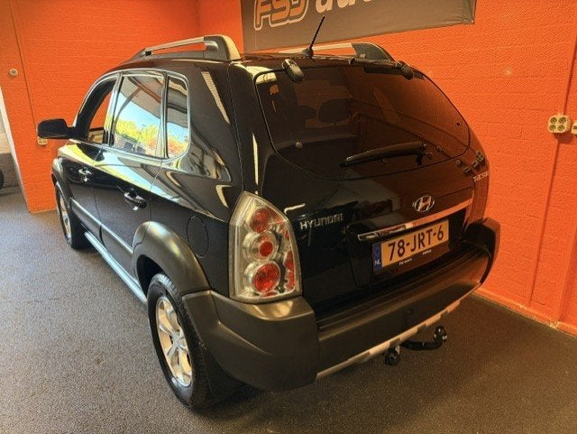 Hyundai Tucson 2.0i / 2WD / STYLE-CROSS / AIRCO / TOPSTAAT!, Auto's, Stof, Gebruikt, 4 cilinders, Zwart