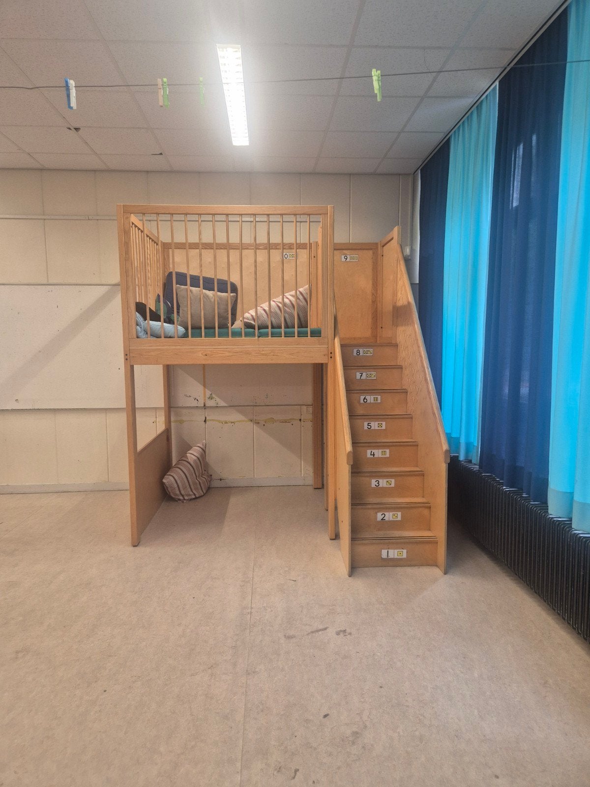Speeltoestel met verhoging uit kleuterklas., Tuin en Terras, Tuinhuizen, Ophalen, Gebruikt