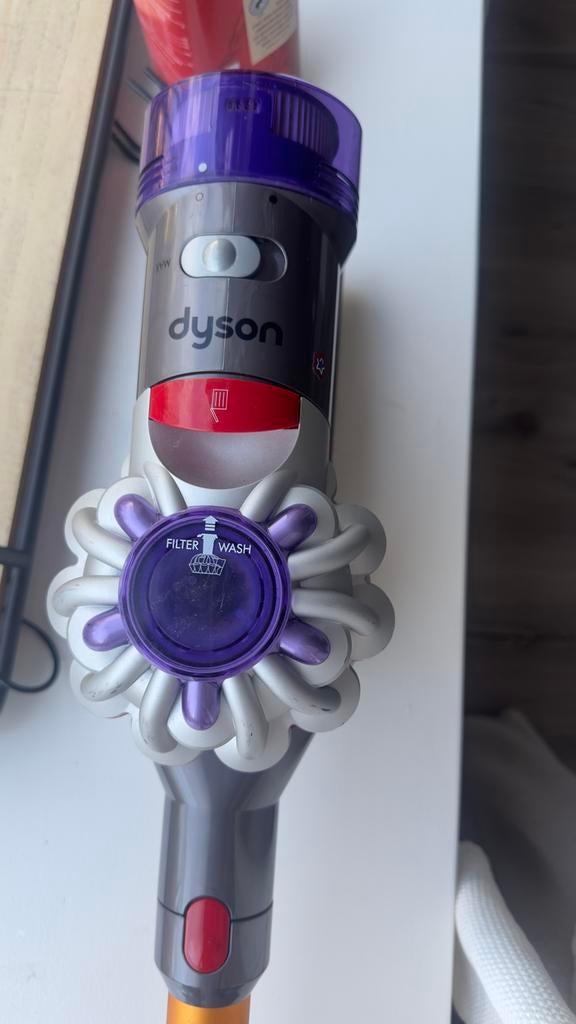 Dyson V8 Absolute draadloze steelstofzuiger, Witgoed en Apparatuur, Stofzuigers, Ophalen of Verzenden, Gebruikt, Reservoir, Minder dan 1200 watt