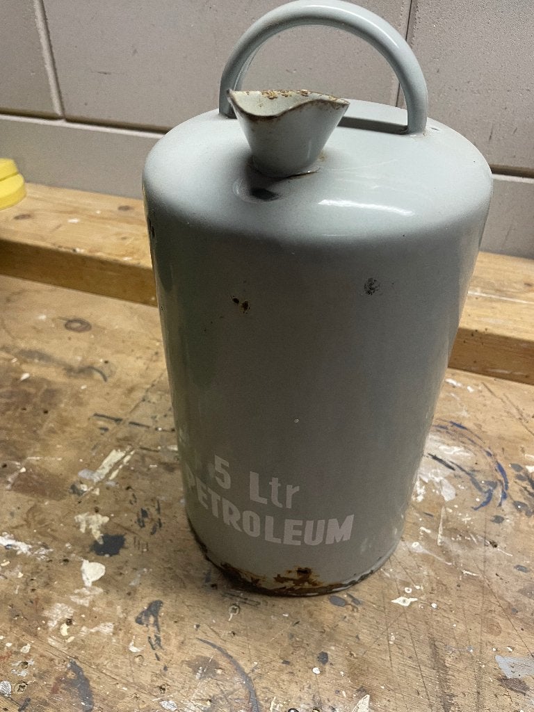 Emaille petroleum kan, Ophalen