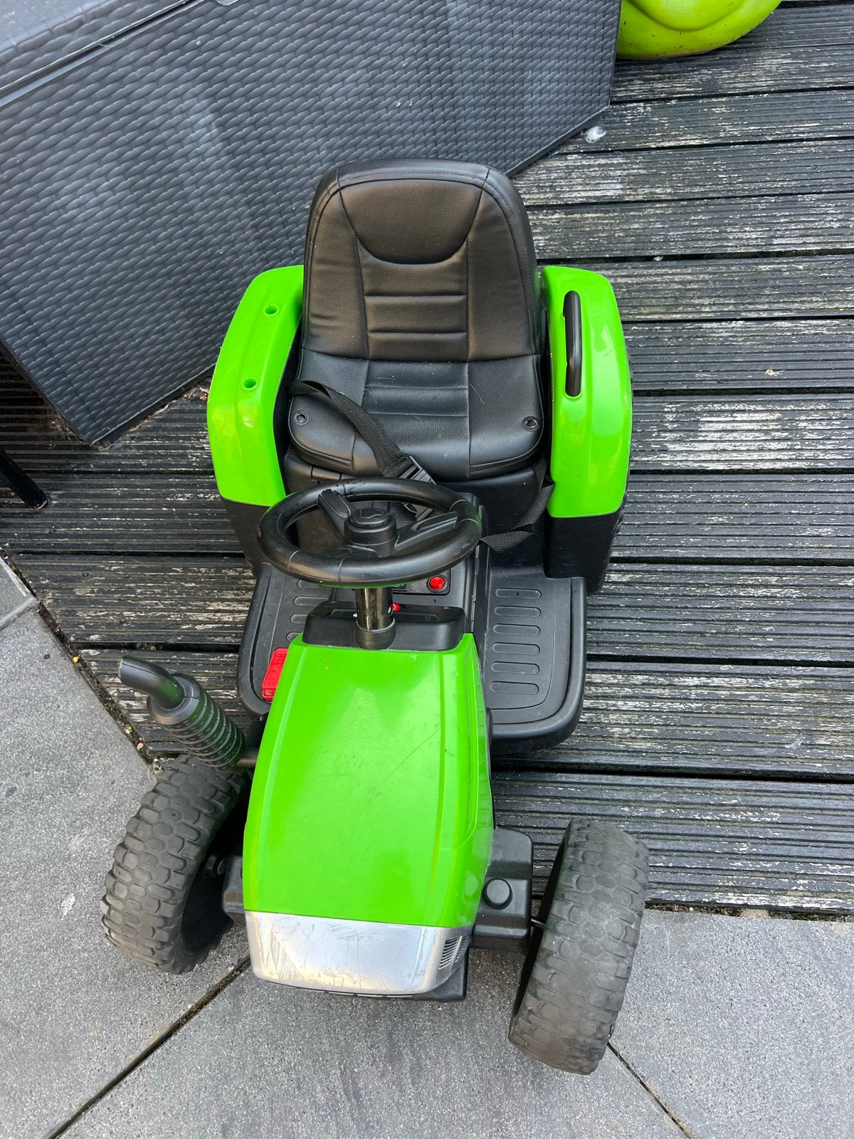 Groene elektrische kindertractor met veiligheidsgordel, Ophalen, Gebruikt