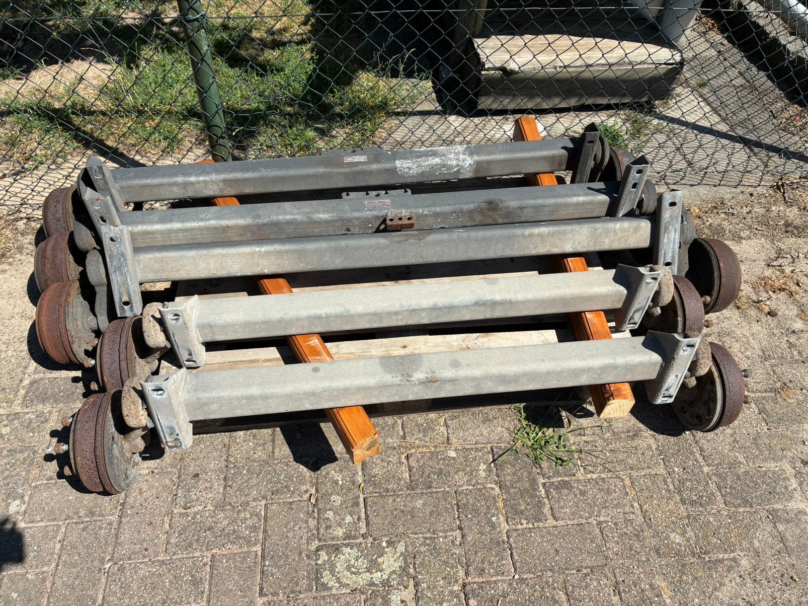 Aanhanger assen/ torsie geveerd/ 1350 kg/ 1500 kg, Ophalen of Verzenden, Gebruikt