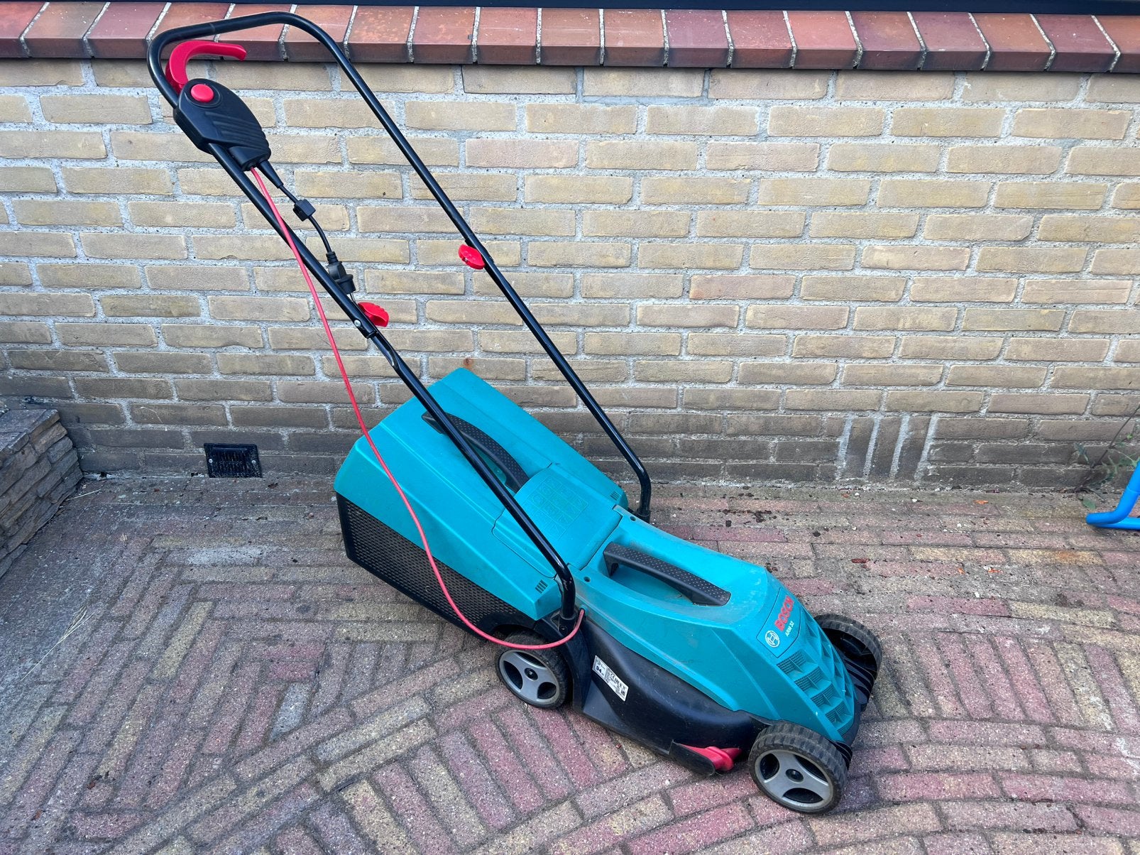 Bosch arm 32, Ophalen, Zo goed als nieuw