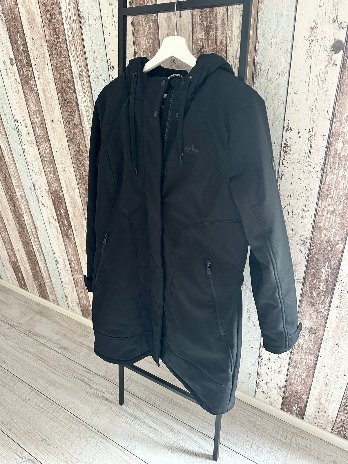 Kjelvik softshell parka winterjas dames maat L zwart, Ophalen of Verzenden, Gedragen, Maat 42/44 (L), Zwart