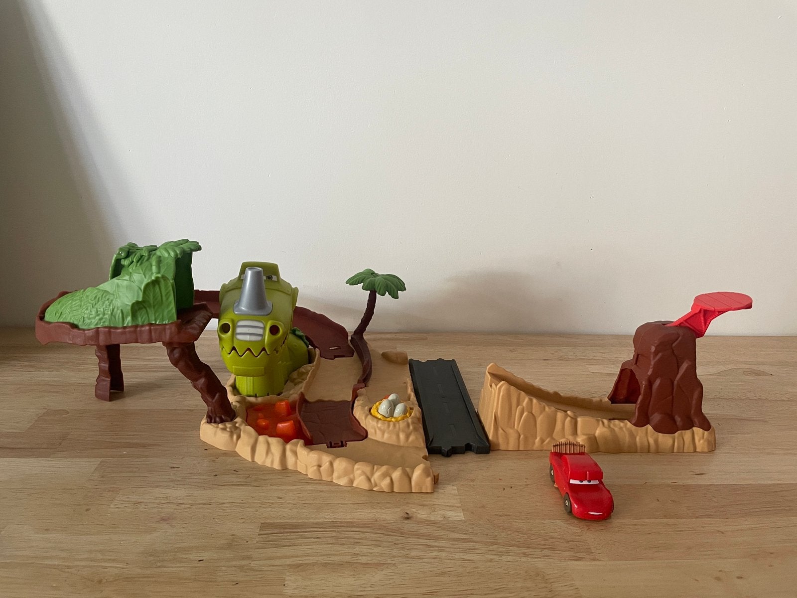 Cars Mattel Disney autobaan Dino, Ophalen of Verzenden, Zo goed als nieuw