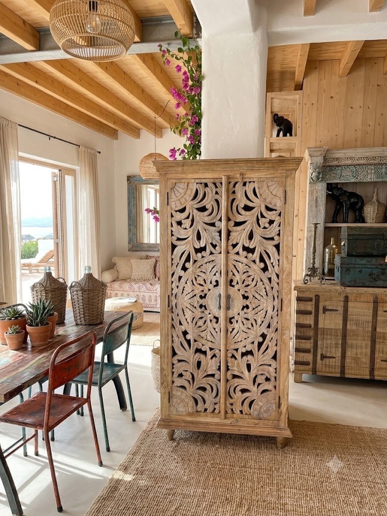 Handgesneden Kast uit India Uniek exemplaar Ibiza/Boho, Huis en Inrichting, Kasten | Buffetkasten, Met deur(en), Ibiza/Boho/Botanisch