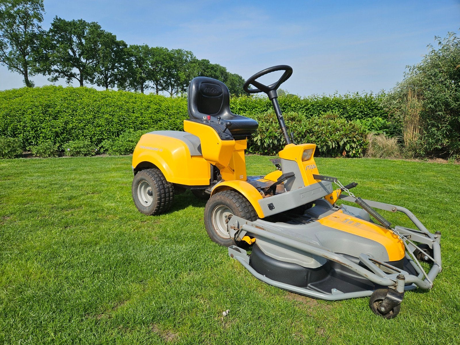 Stiga Park Excellent 16 zitmaaier met optionele accessoires, Tuin en Terras, Grasmaaiers, Ophalen, Cirkelmaaier, Gebruikt, Benzine-grasmaaier